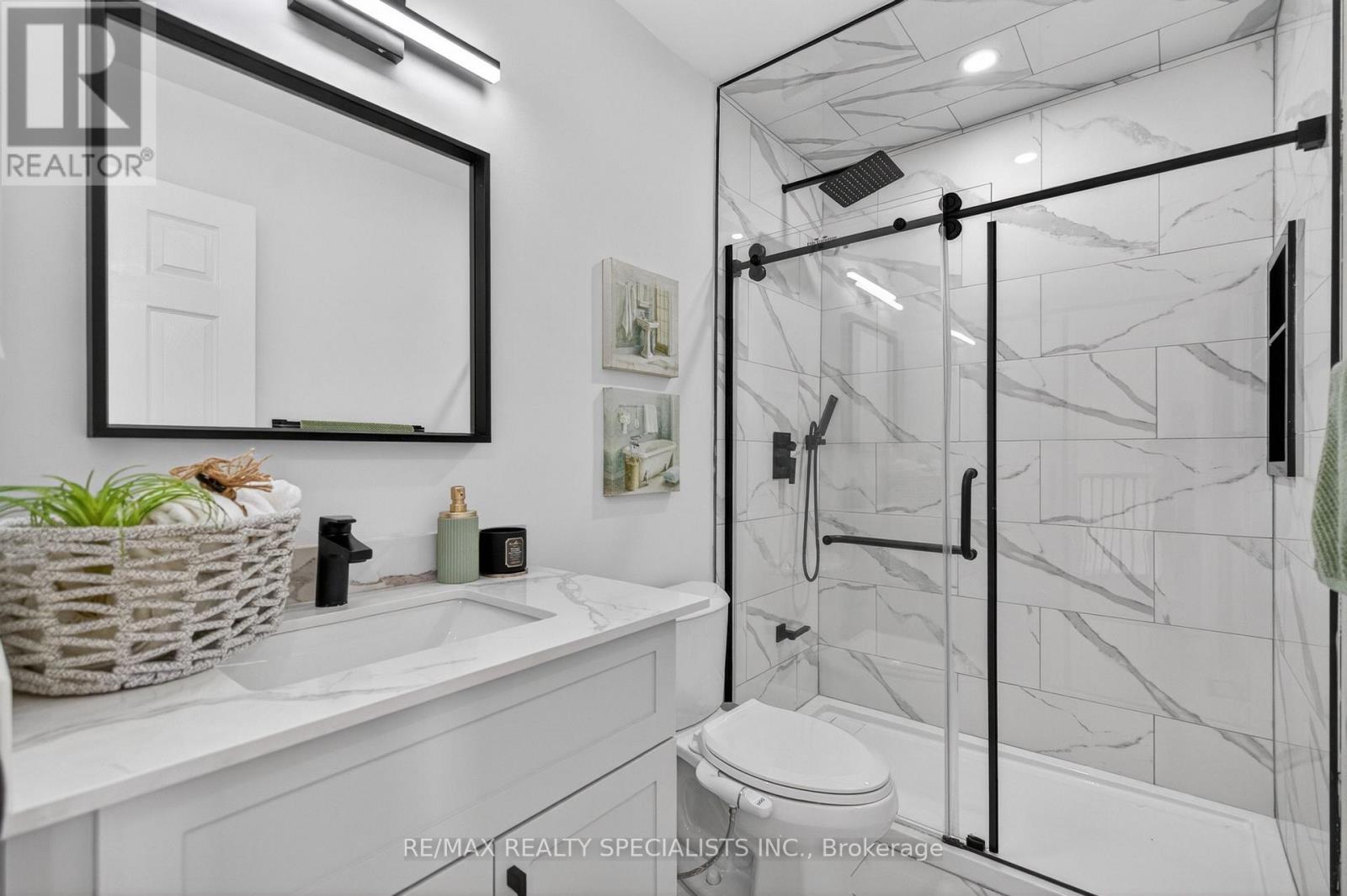 19 SIDNEY CRESCENT - 32