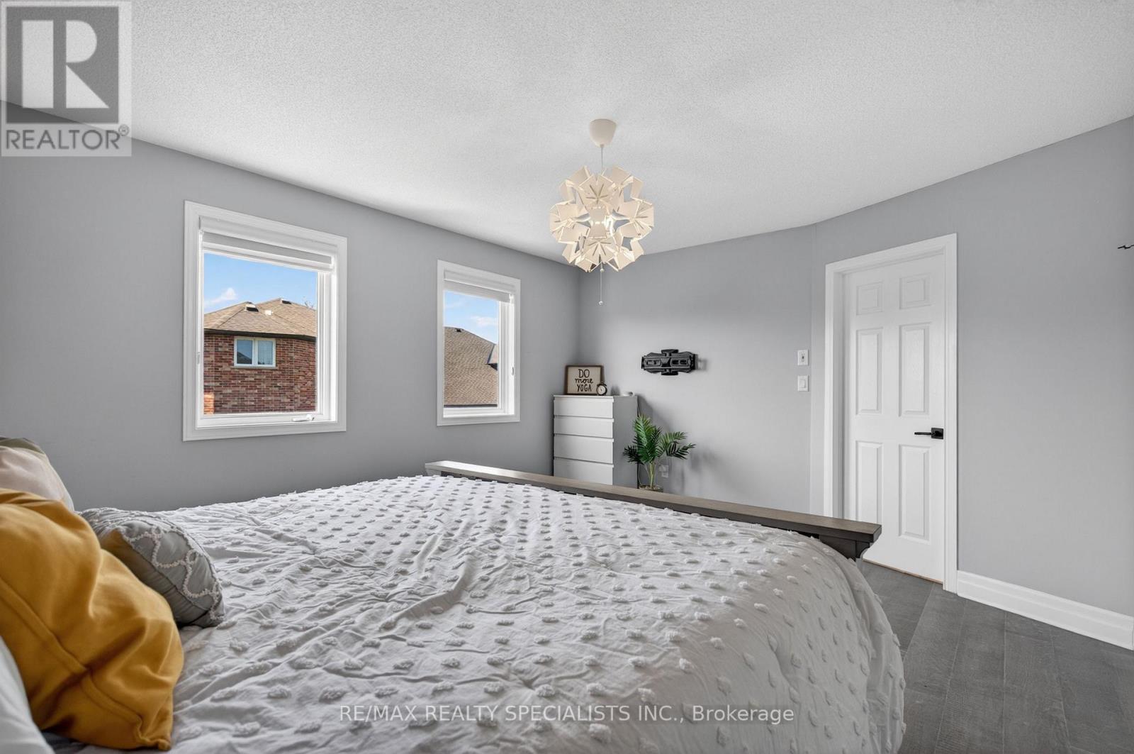 19 SIDNEY CRESCENT - 39