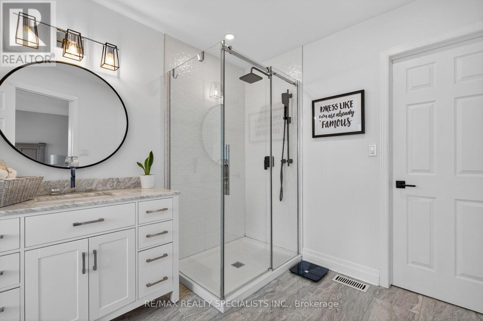19 SIDNEY CRESCENT - 40