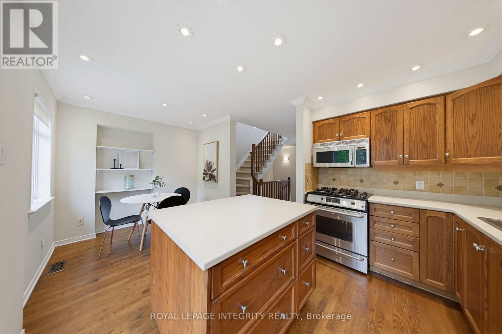 4 Bed, 3 Bath Multi-Family for Sale in Ottawa – 2 PANORAMA PRIVATE, Ottawa – MLS# X13493528 - Image 11