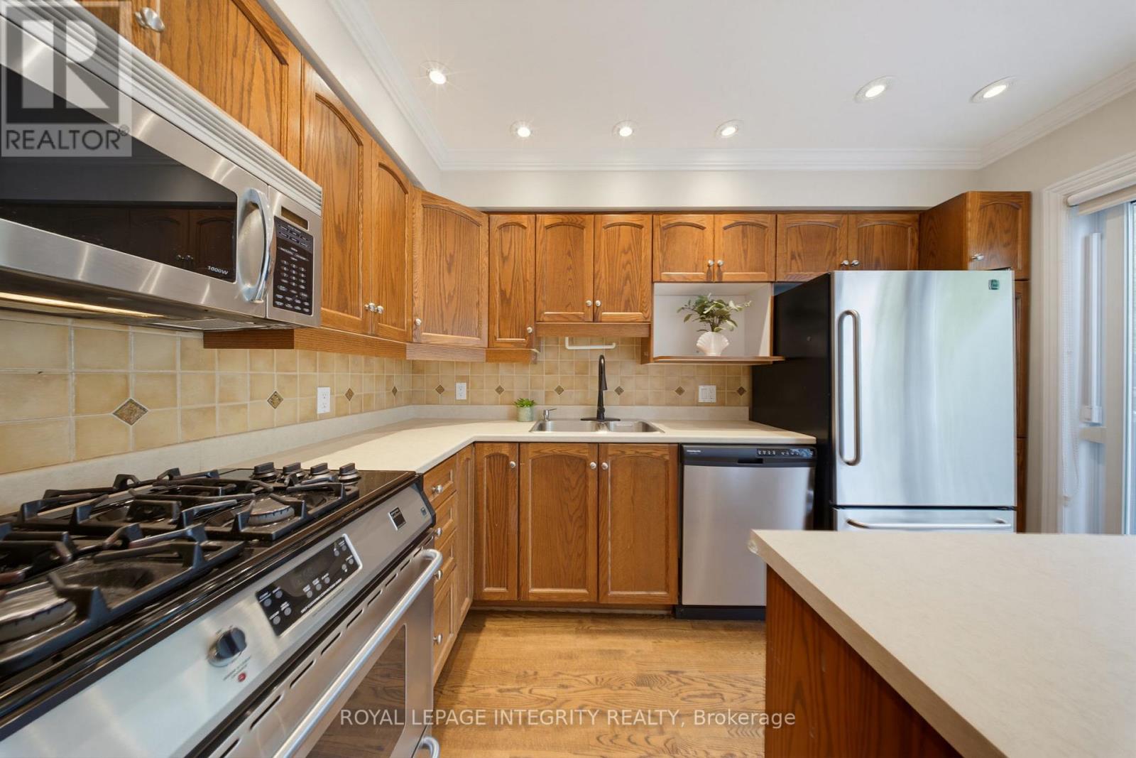 4 Bed, 3 Bath Multi-Family for Sale in Ottawa – 2 PANORAMA PRIVATE, Ottawa – MLS# X13493528 - Image 8
