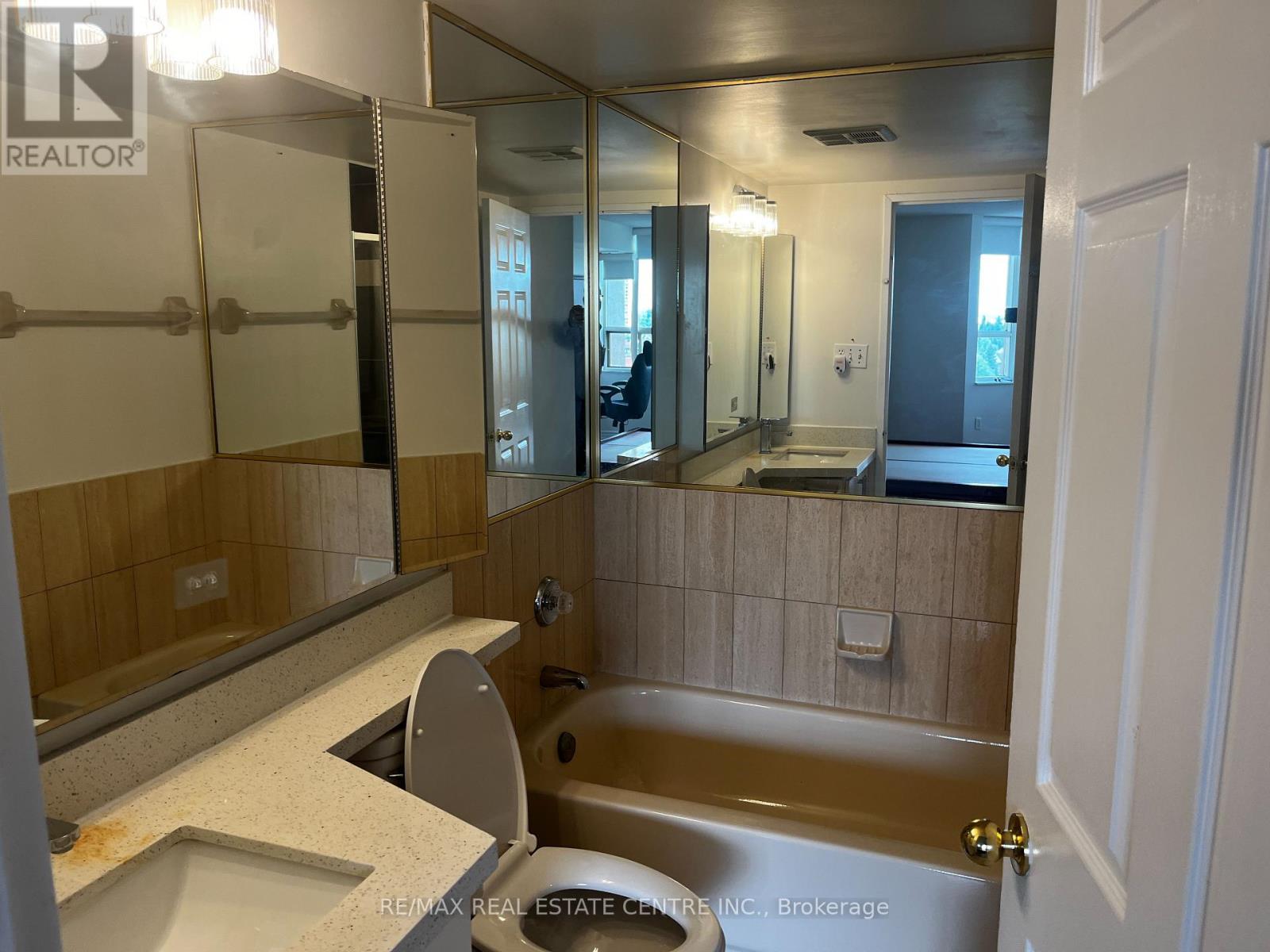 #802 30 MALTA AVENUE E - 26