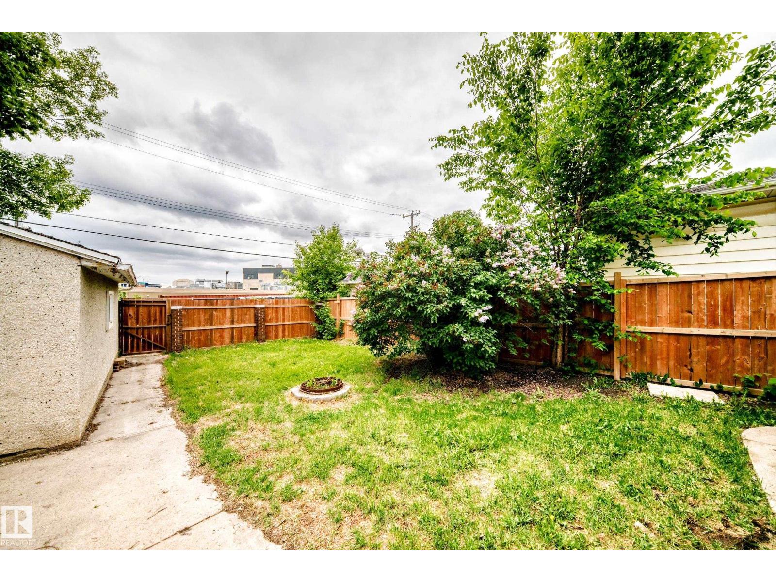 12423 75 ST NW - 42