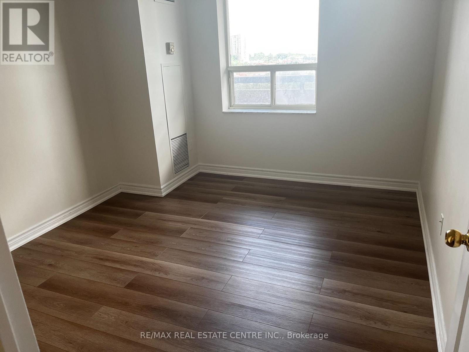 #802 30 MALTA AVENUE E - 19