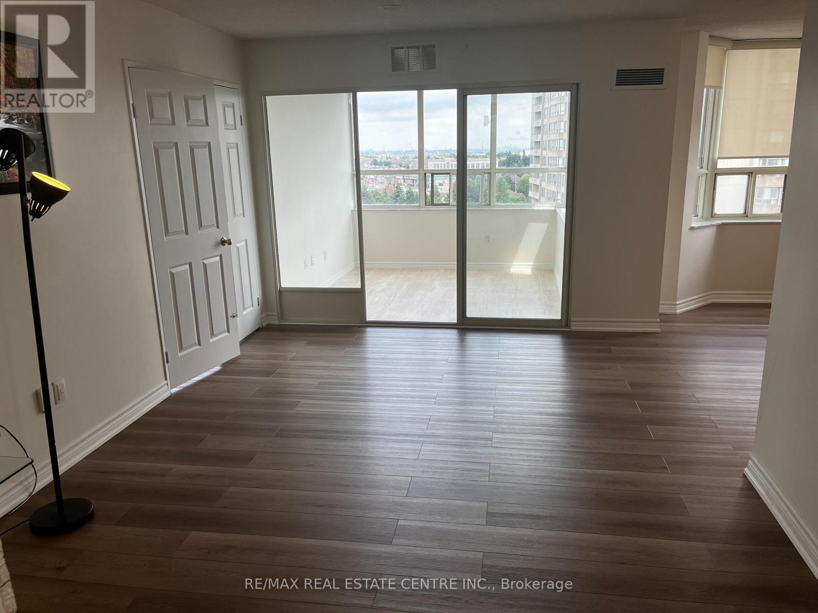#802 30 MALTA AVENUE E - 10
