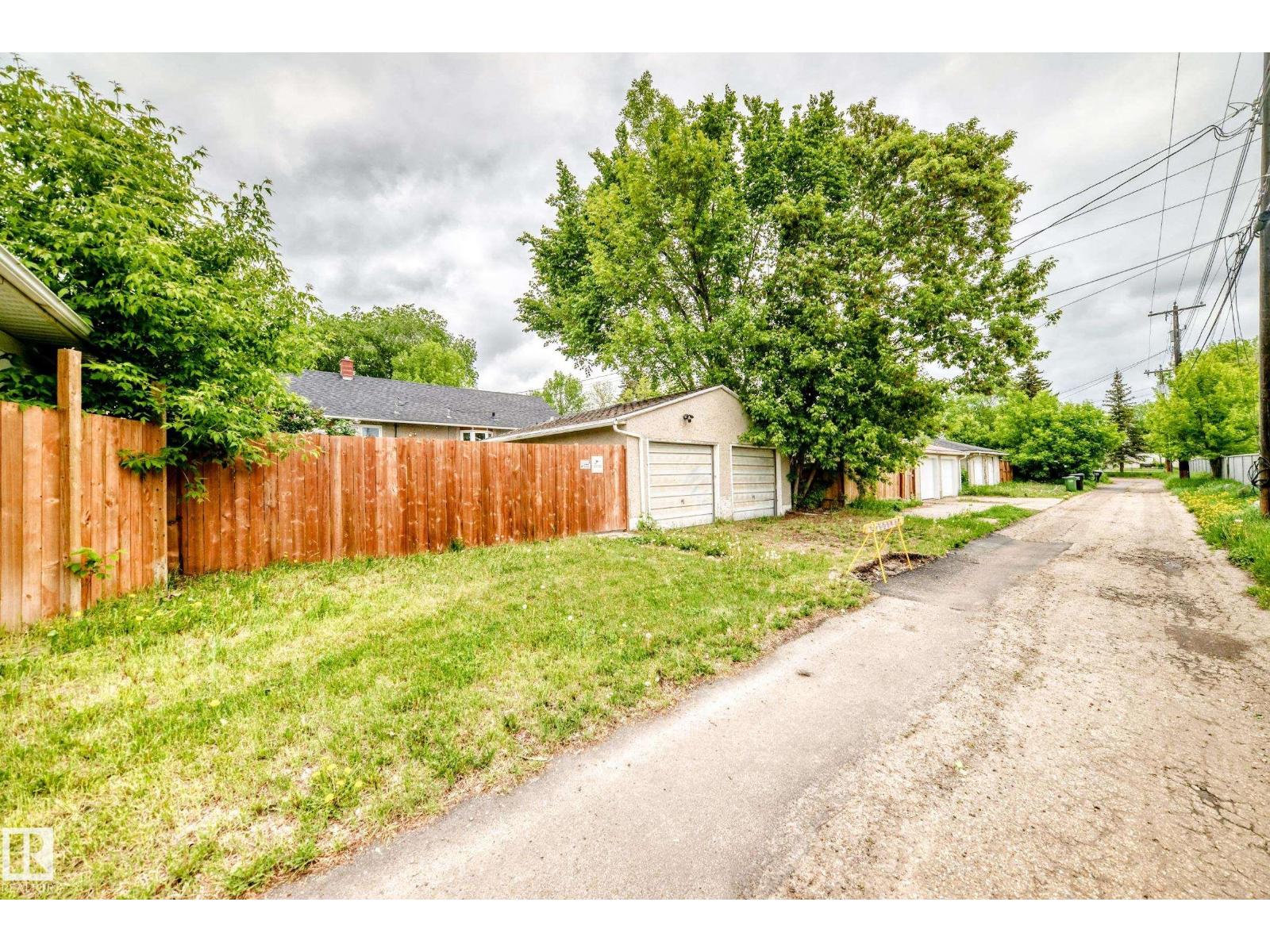 12423 75 ST NW - 48