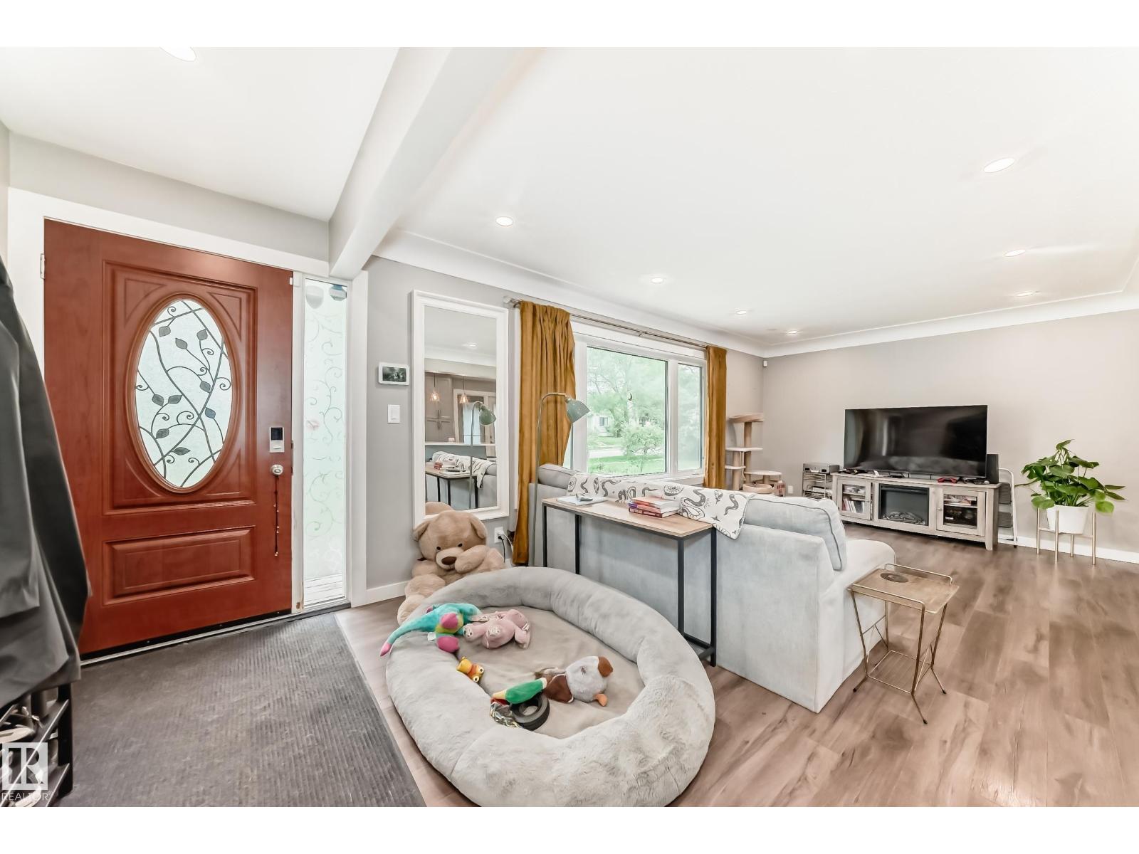 12423 75 ST NW - 4