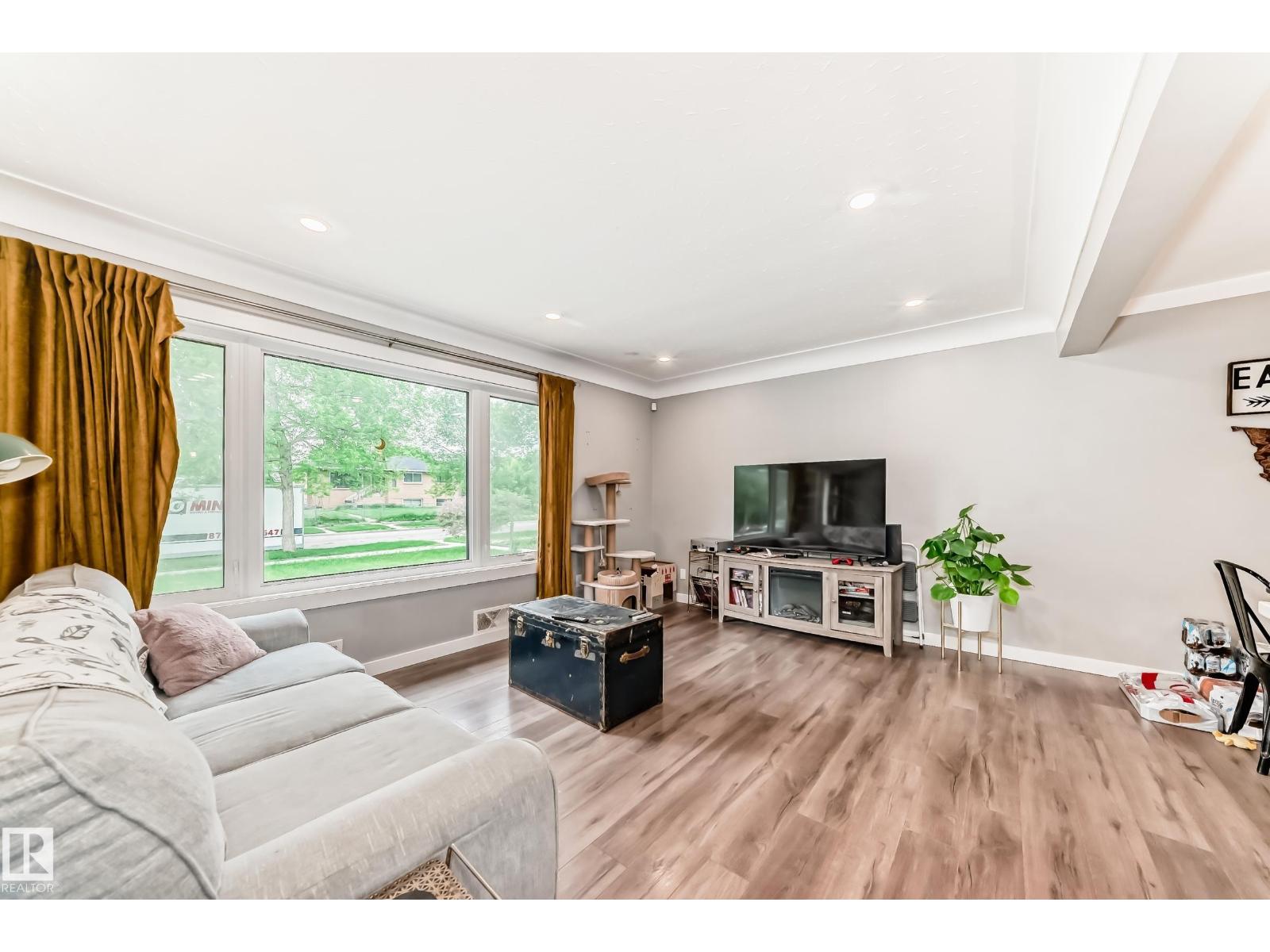 12423 75 ST NW - 12