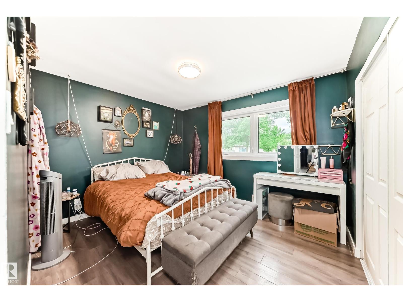 12423 75 ST NW - 18