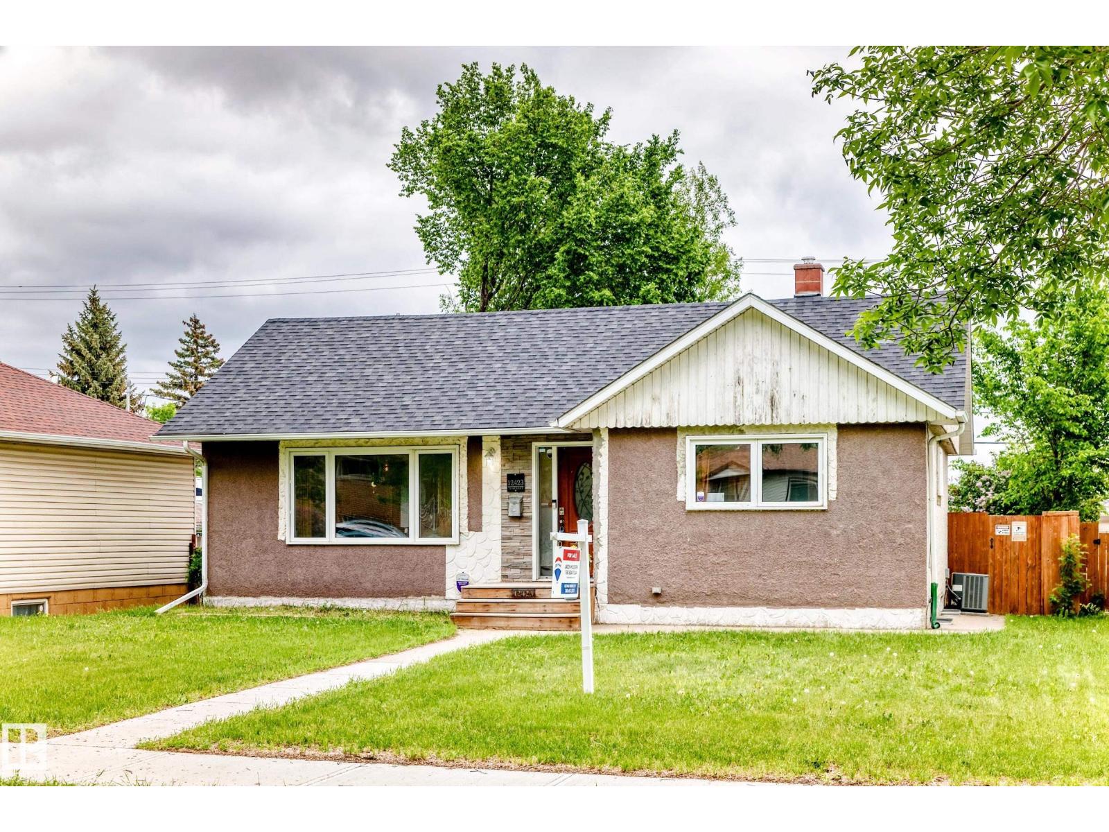 12423 75 ST NW - 3