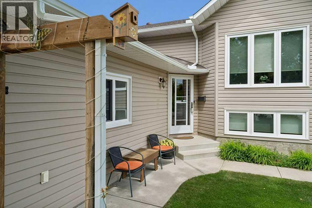 44 Macewan Ridge Gate NW - photo 3