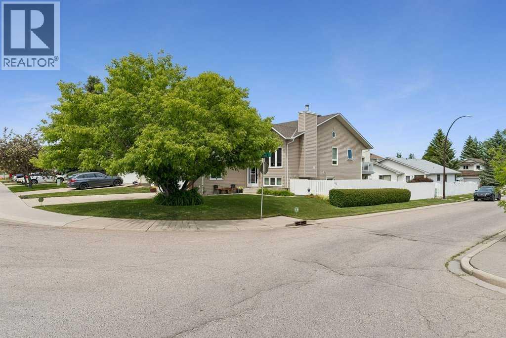 44 Macewan Ridge Gate NW — photo 40