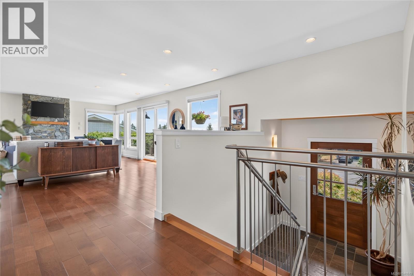 2052 Beaufort Ave - 13
