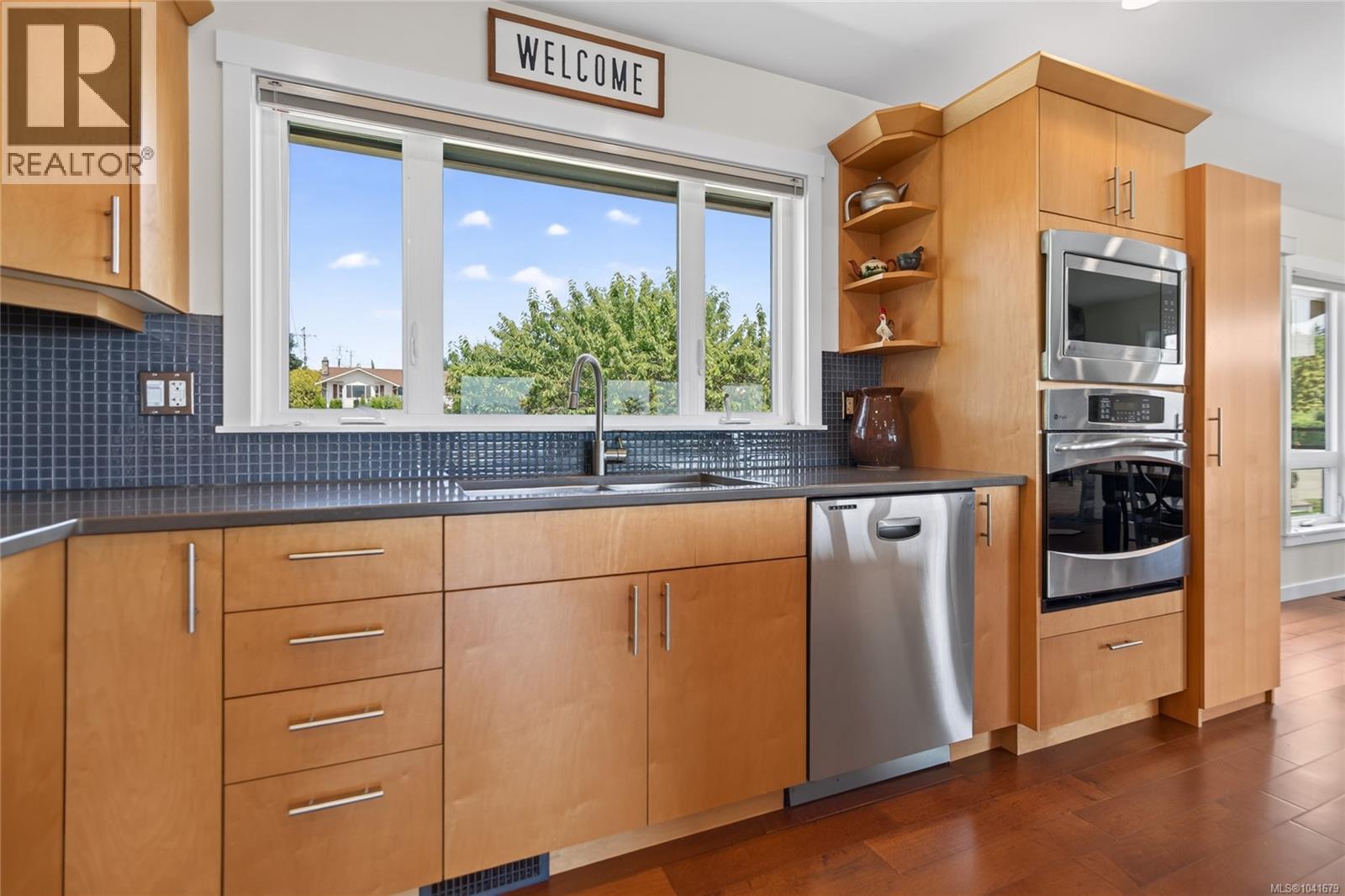 2052 Beaufort Ave - 27