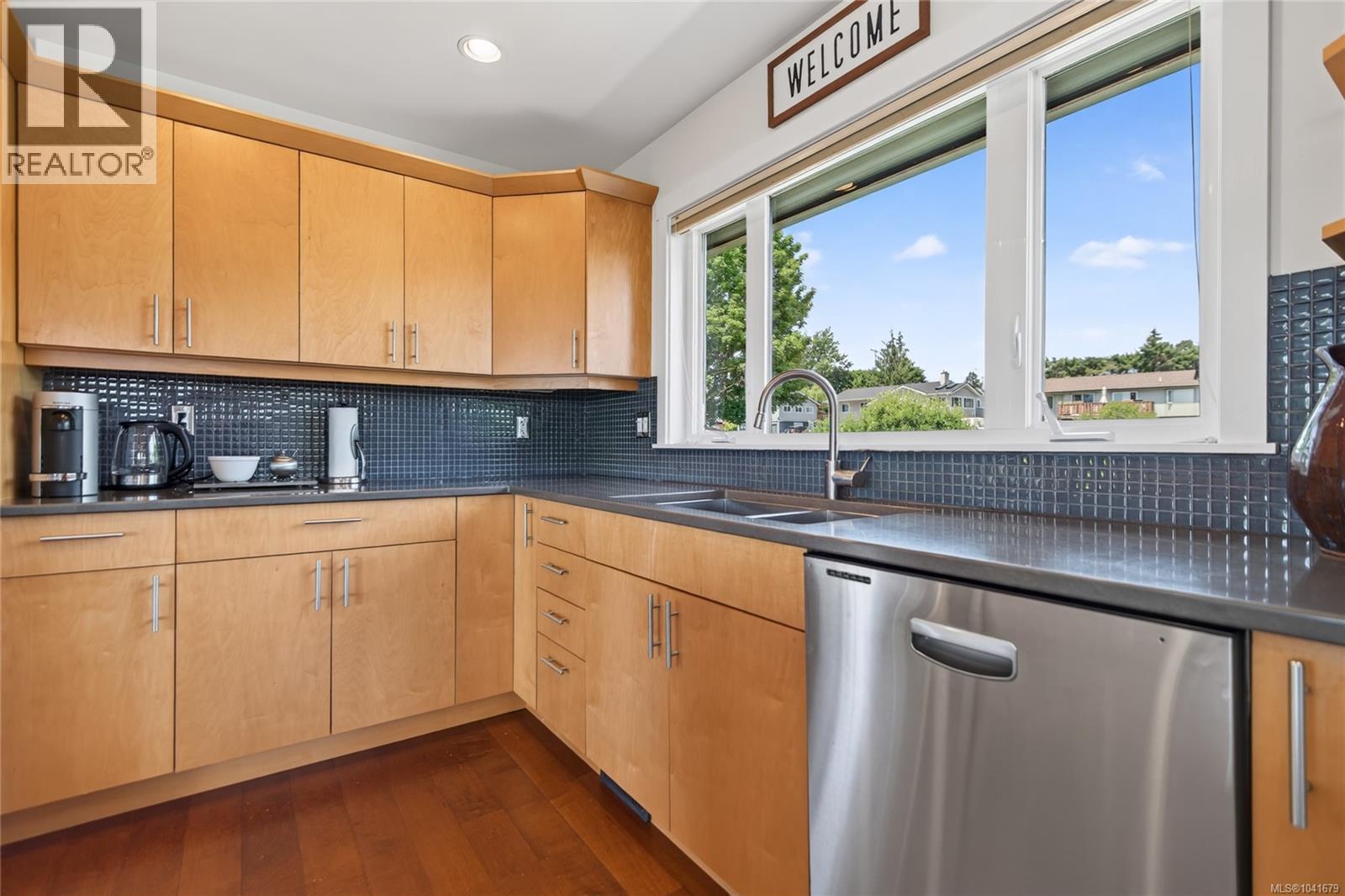 2052 Beaufort Ave - 28