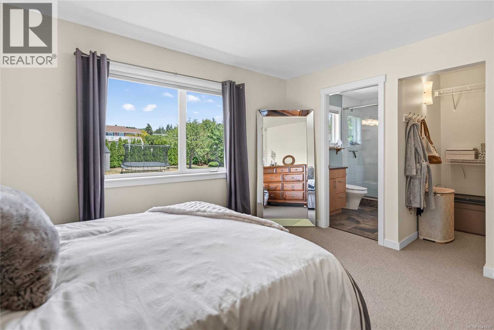 2052 Beaufort Ave - 33