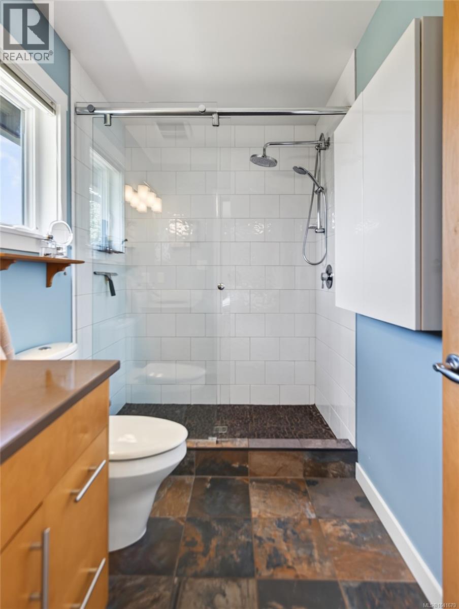 2052 Beaufort Ave - 35