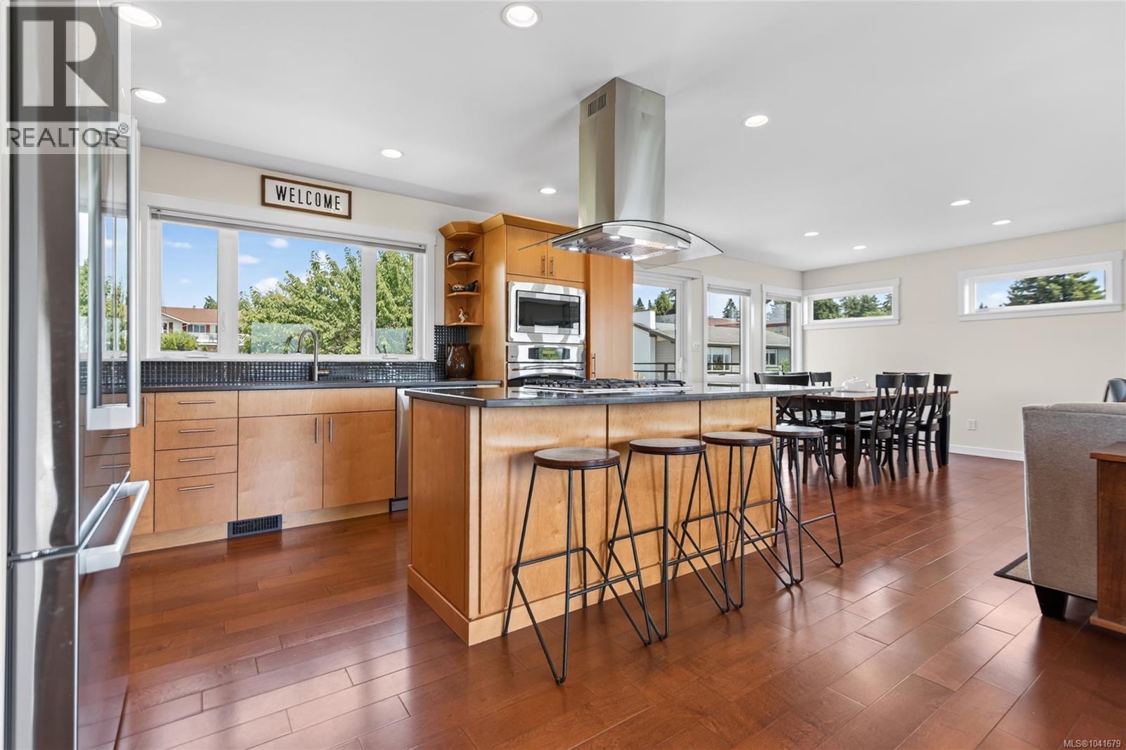 2052 Beaufort Ave - 4