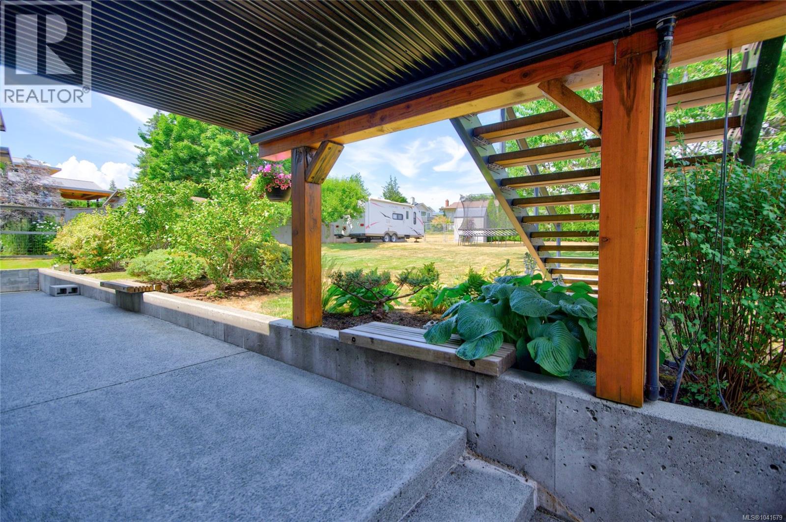2052 Beaufort Ave - 67