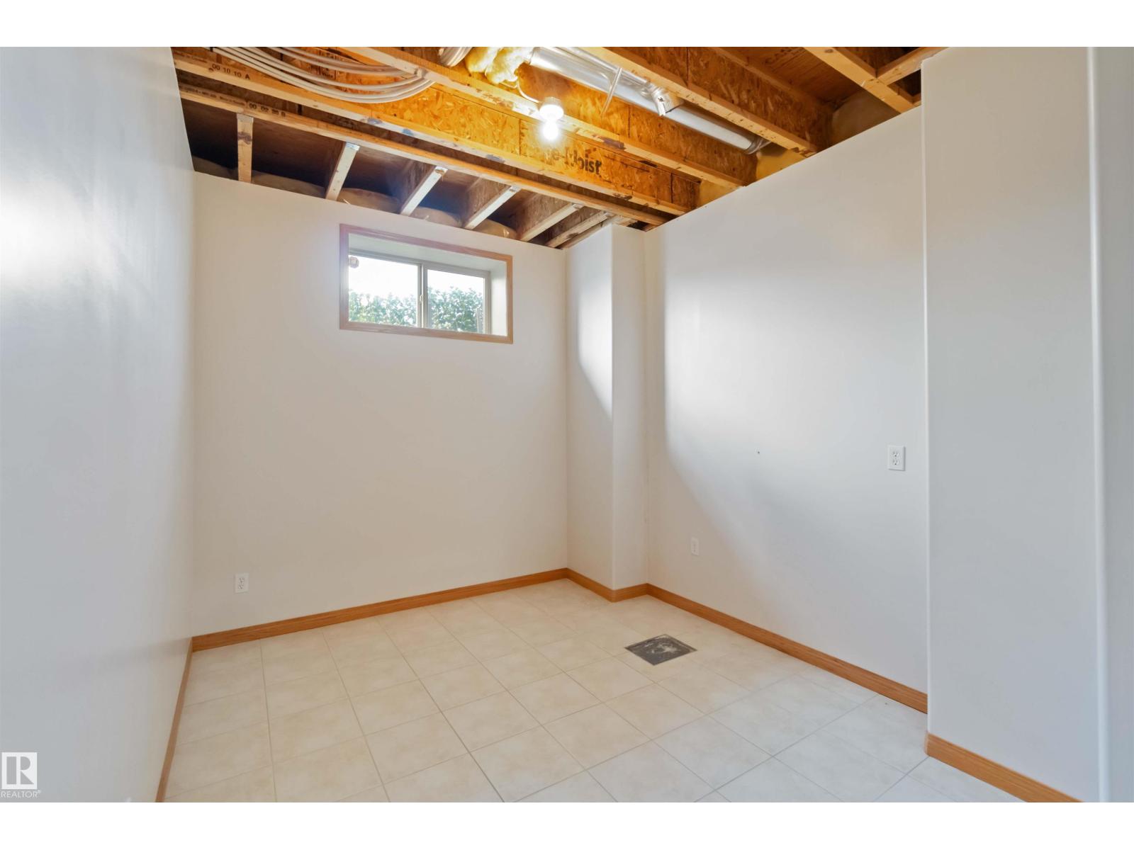 7542 165A AV NW — photo 44