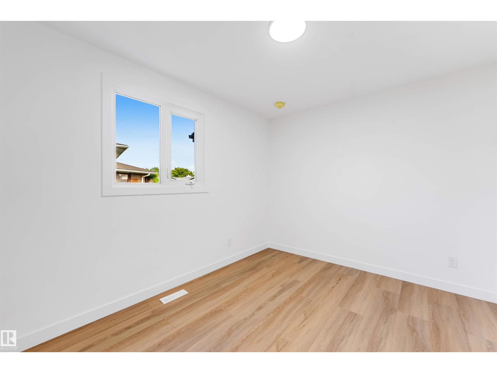 5512 150 AV NW — photo 22