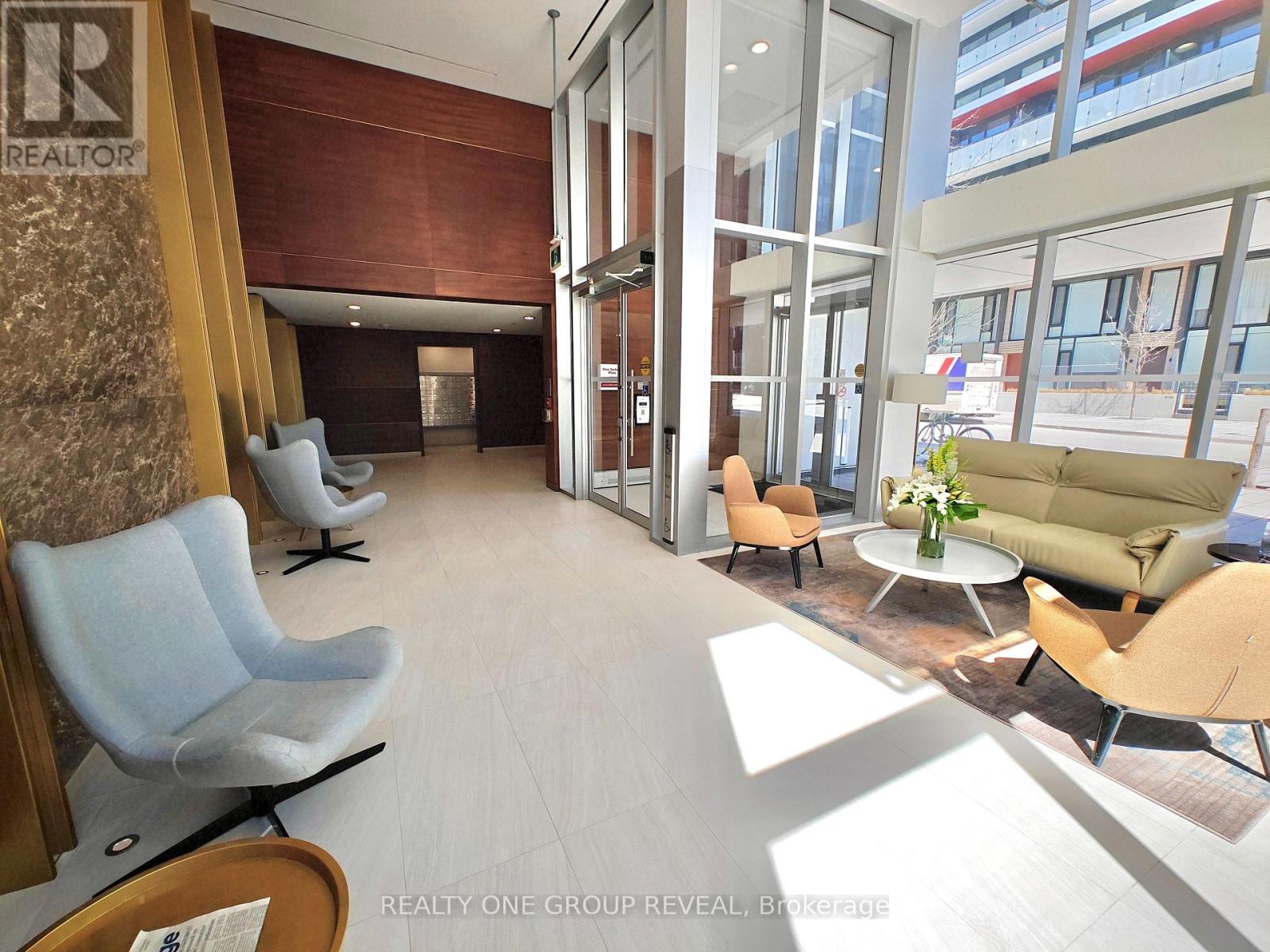 #213S 455 FRONT STREET E - 8