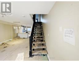 Bathroom - 817 Cosburn Avenue, Toronto, ON M4C2V9 Photo 16
