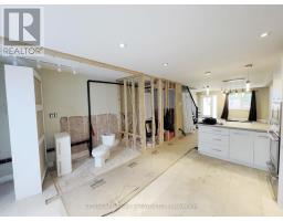 Bathroom - 817 Cosburn Avenue, Toronto, ON M4C2V9 Photo 15