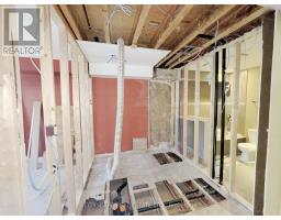 817 Cosburn Avenue, Toronto, ON M4C2V9 Photo 25