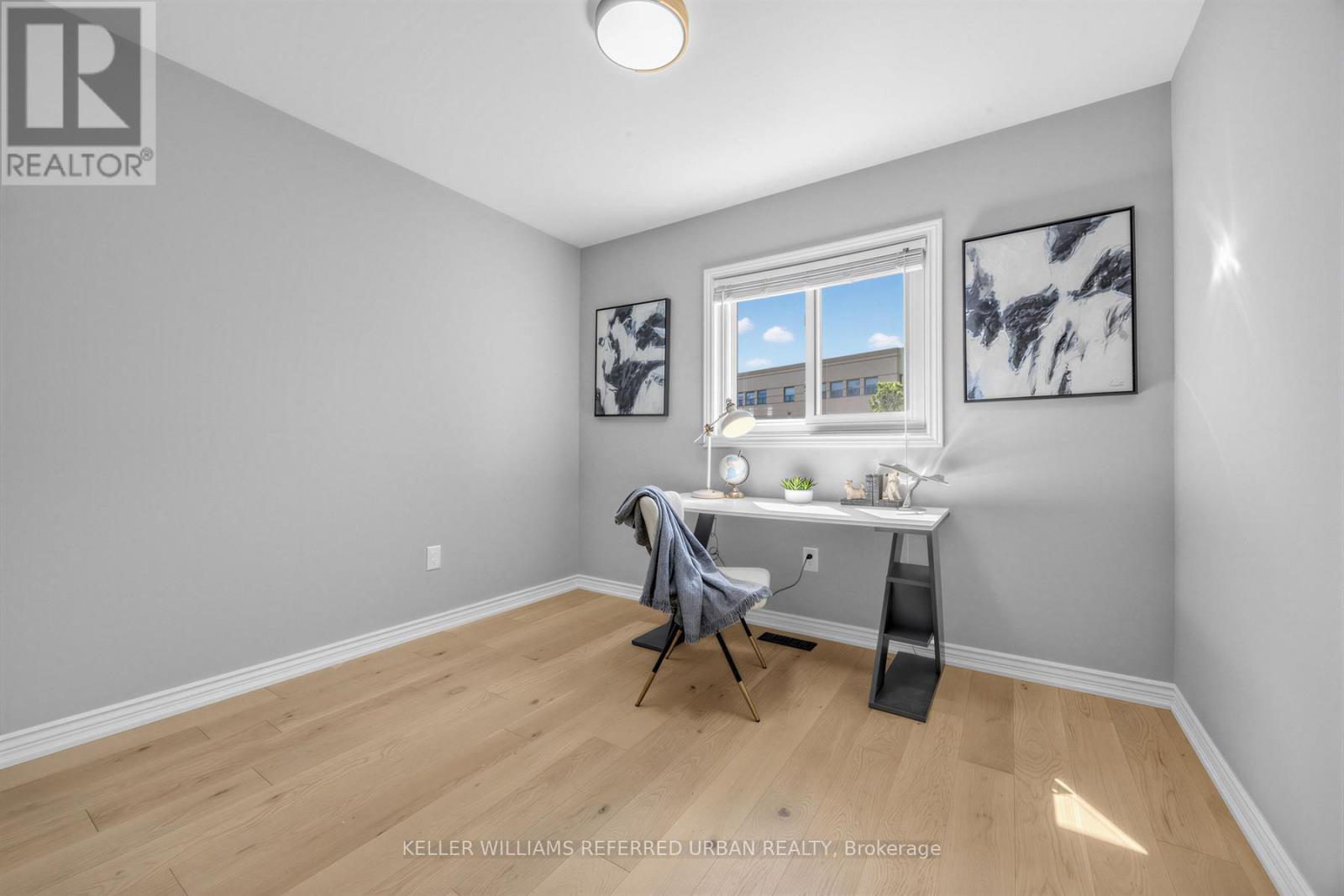 350 PICKERING CRESCENT - 22