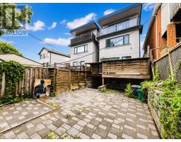 817 Cosburn Avenue, Toronto, ON M4C2V9 Photo 45