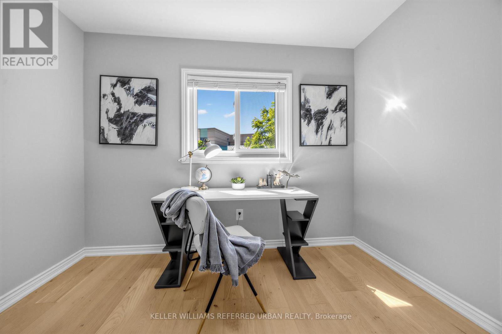 350 PICKERING CRESCENT - 23