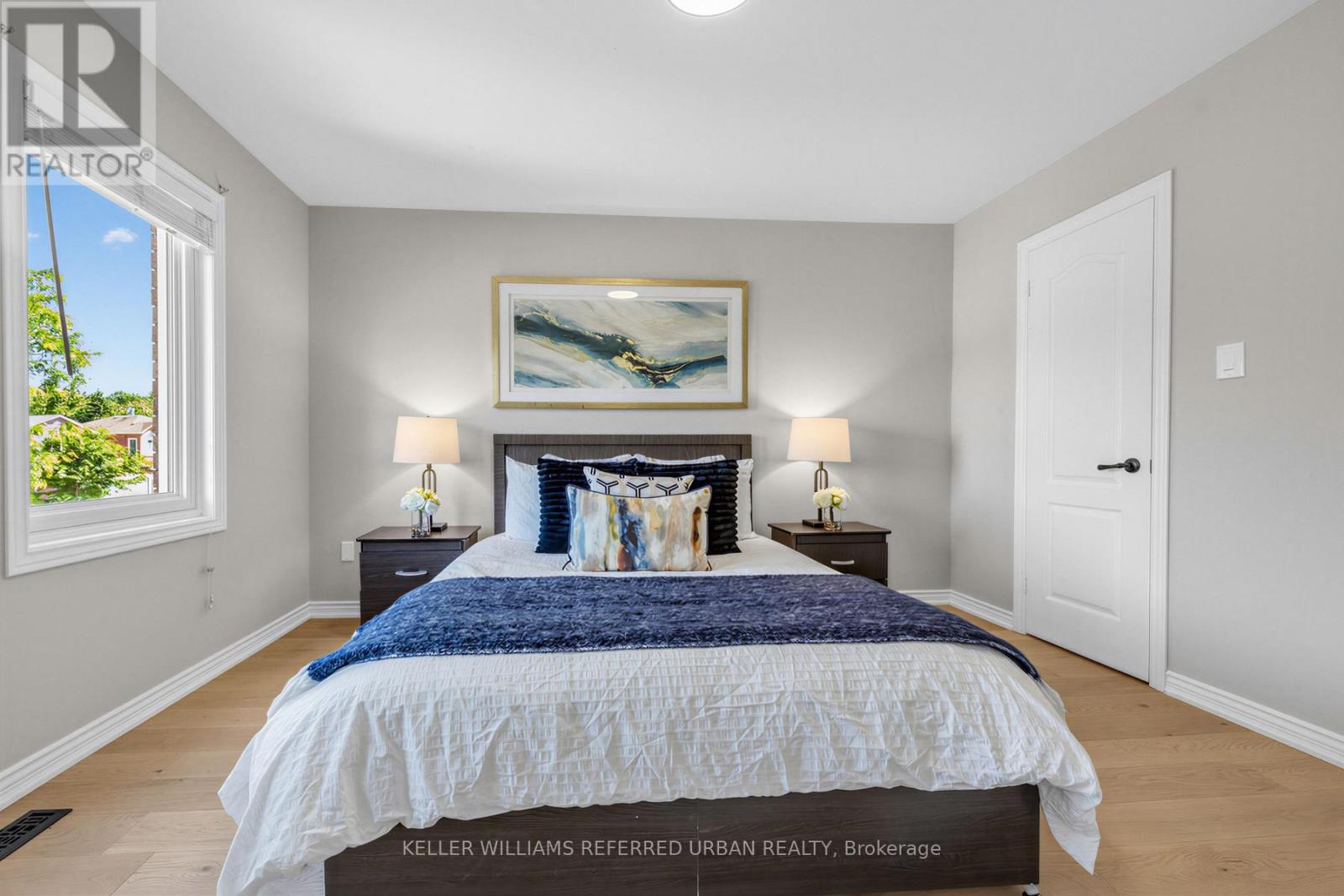 350 PICKERING CRESCENT - 21
