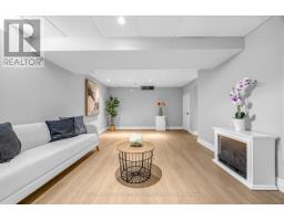 350 Pickering Crescent, Newmarket, ON L3Y8G7 Photo 32