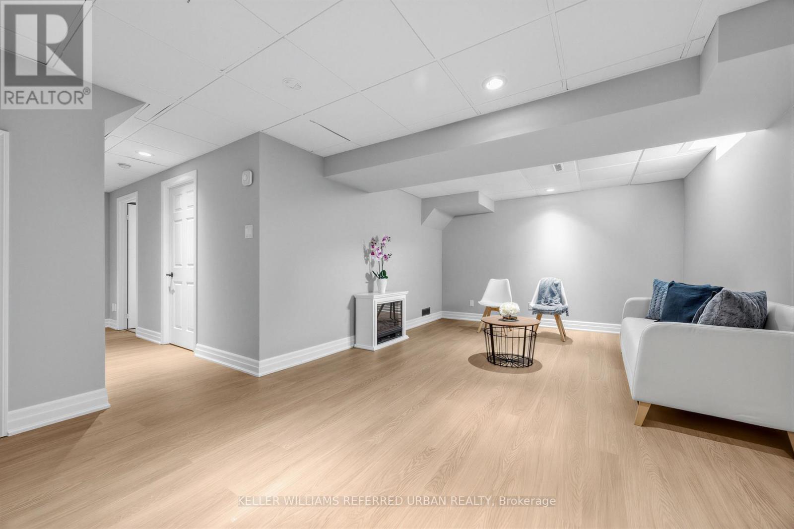 350 PICKERING CRESCENT - 30