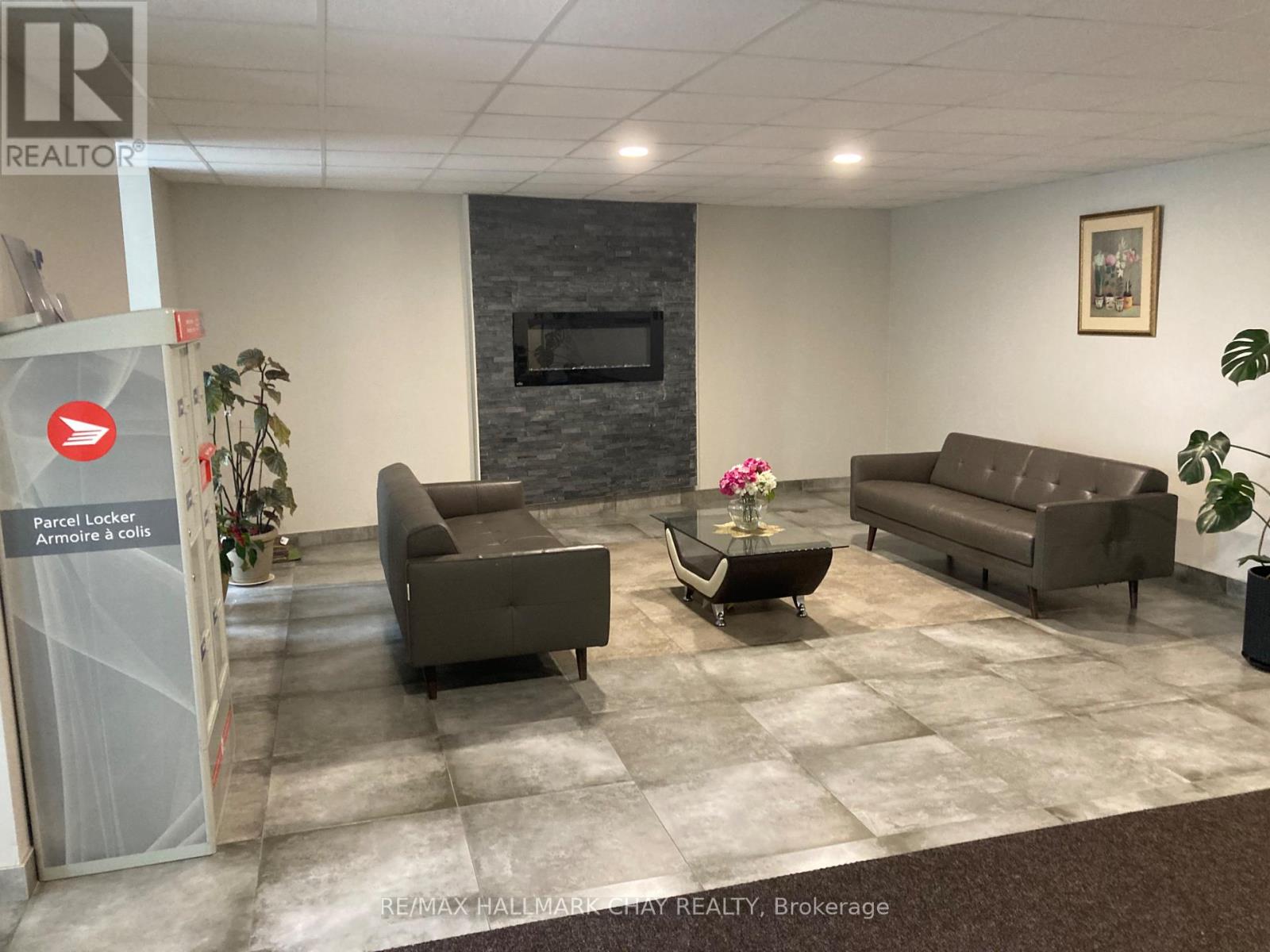 #604 3065 QUEEN FREDERICA DRIVE - 11