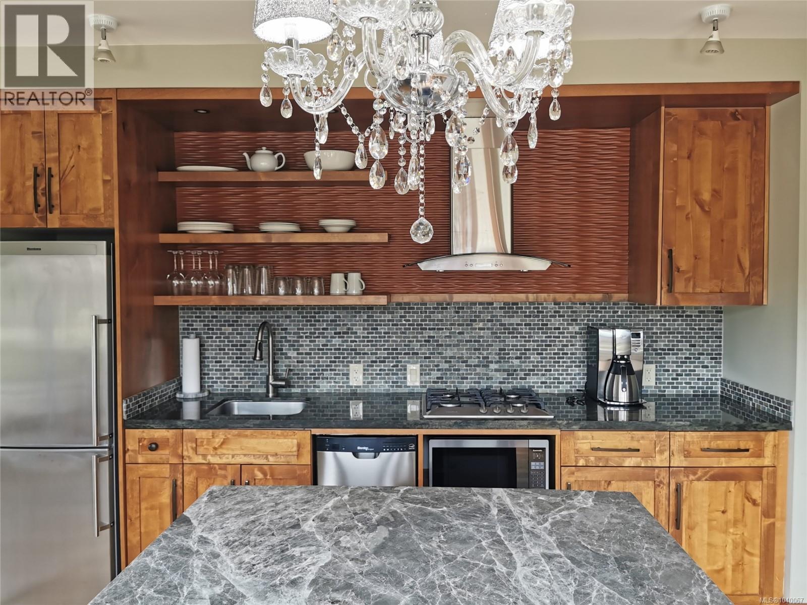 #13 494 Arbutus Dr - 4