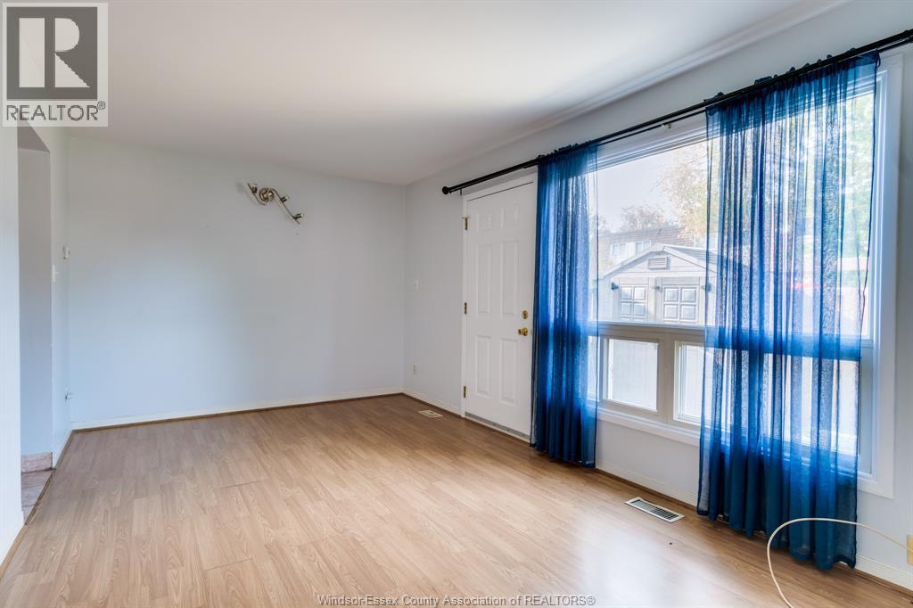 #47 5446 LASSALINE - 13