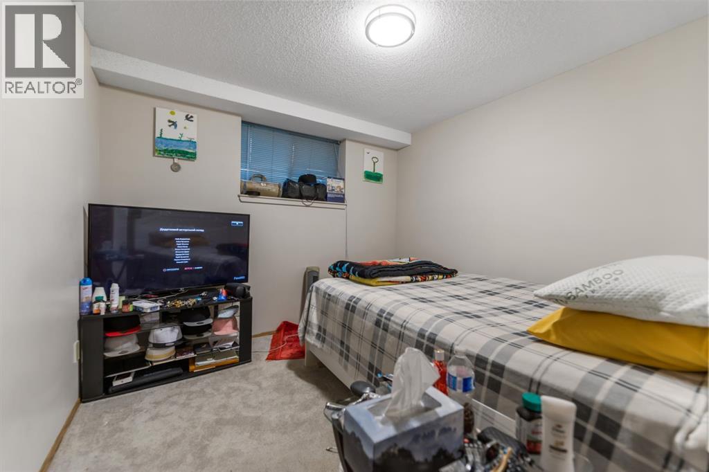 215 Carmel Close NE - 15