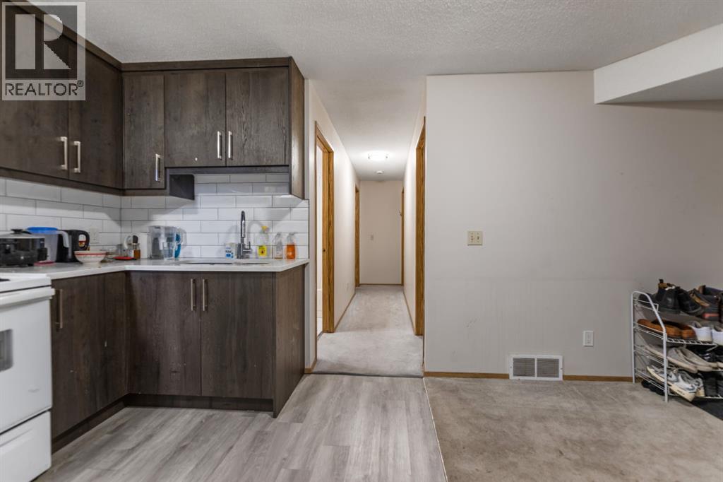 215 Carmel Close NE - 19