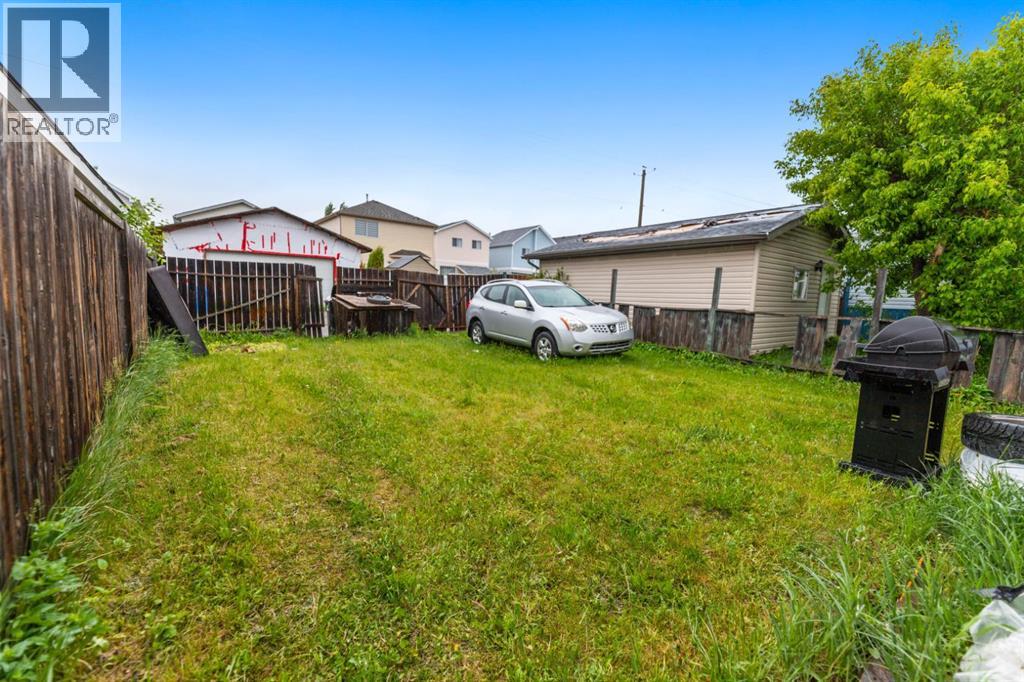 215 Carmel Close NE - 34
