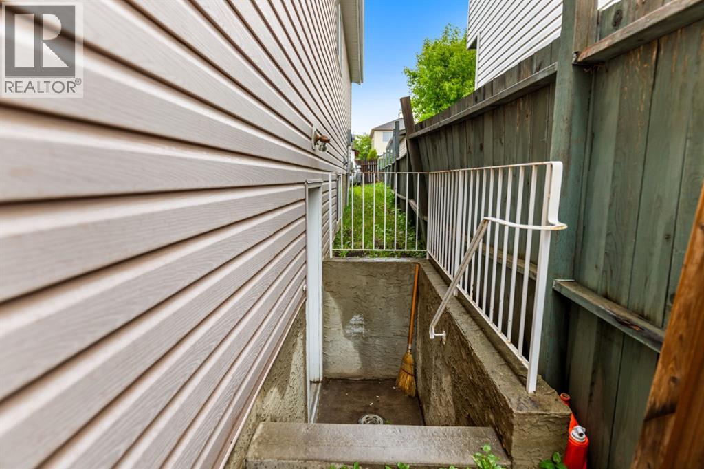 215 Carmel Close NE - 4