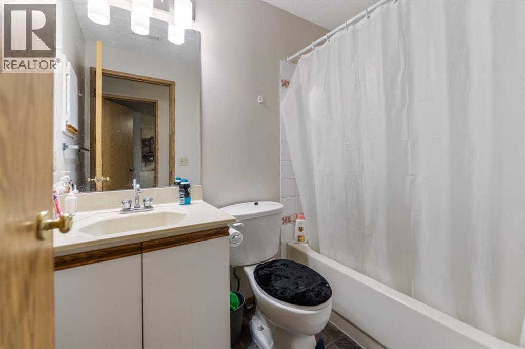 215 Carmel Close NE - 20
