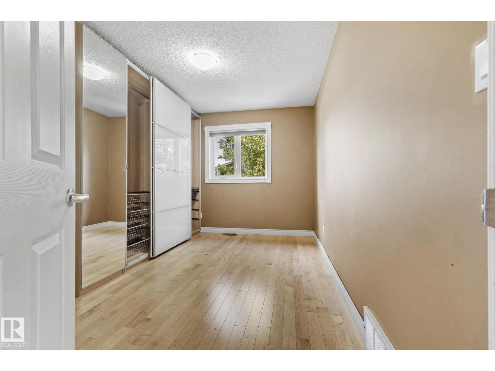 28 HARROLD PL - 32