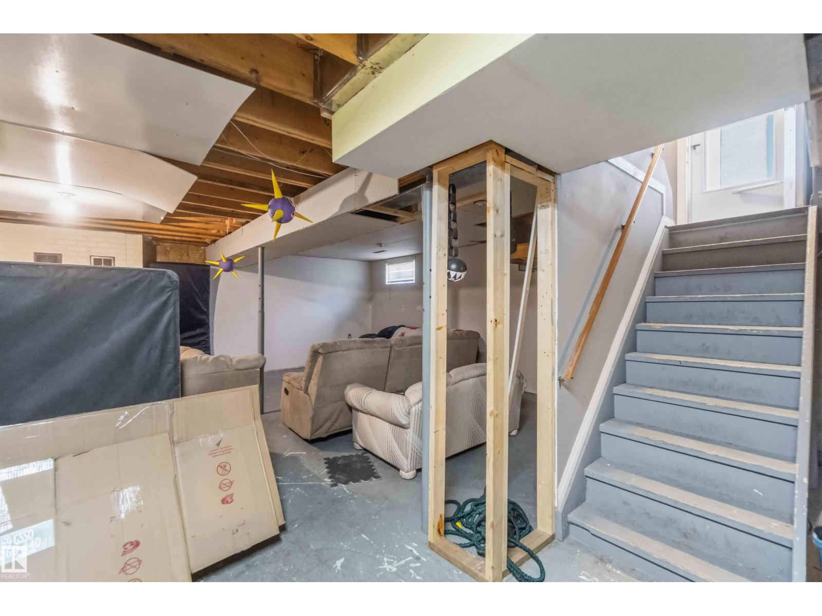 4608 48 AV — photo 32