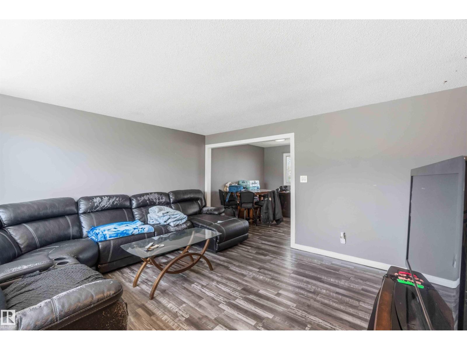 4608 48 AV — photo 8