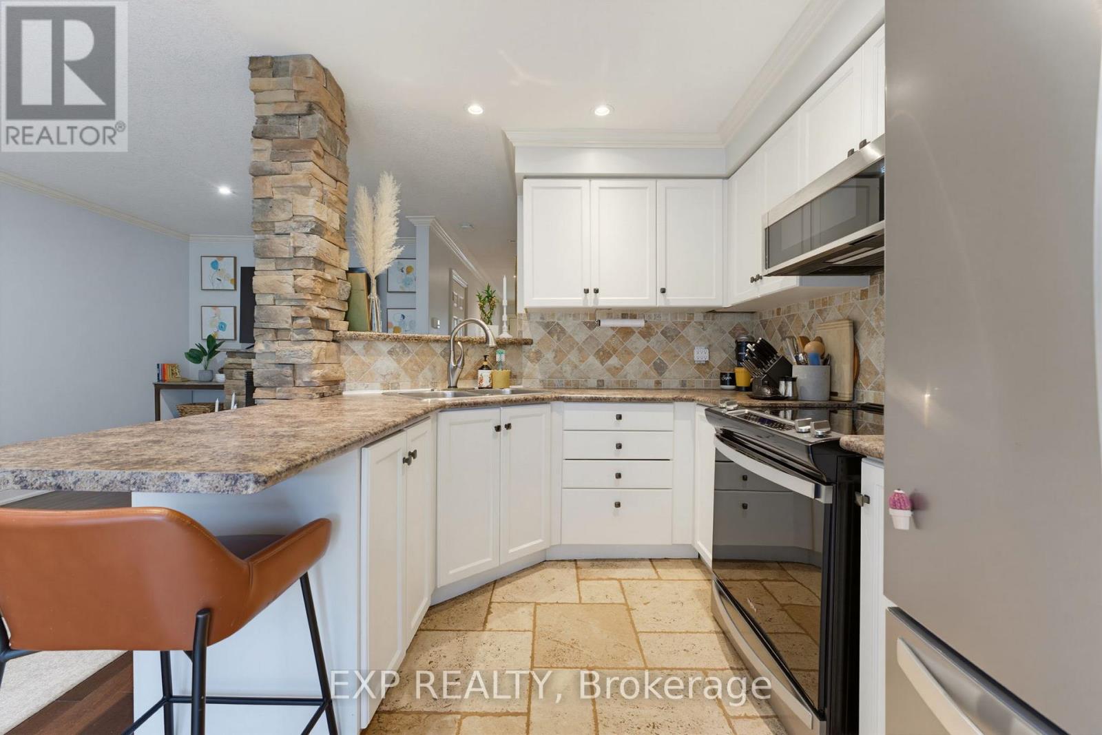 #28 10 CADHAM BOULEVARD - 11