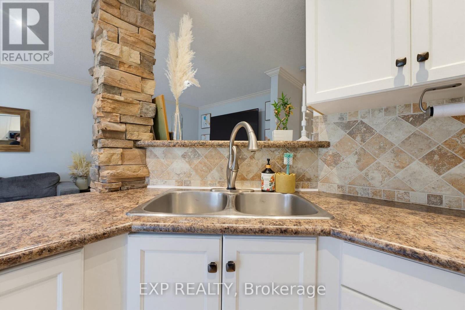#28 10 CADHAM BOULEVARD - 12