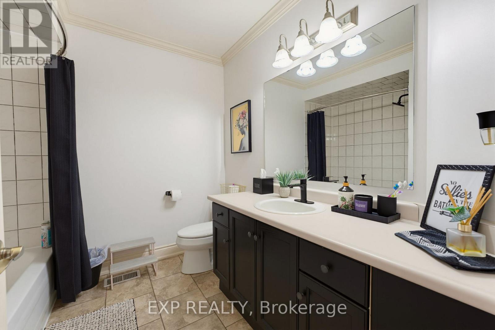 #28 10 CADHAM BOULEVARD - 22