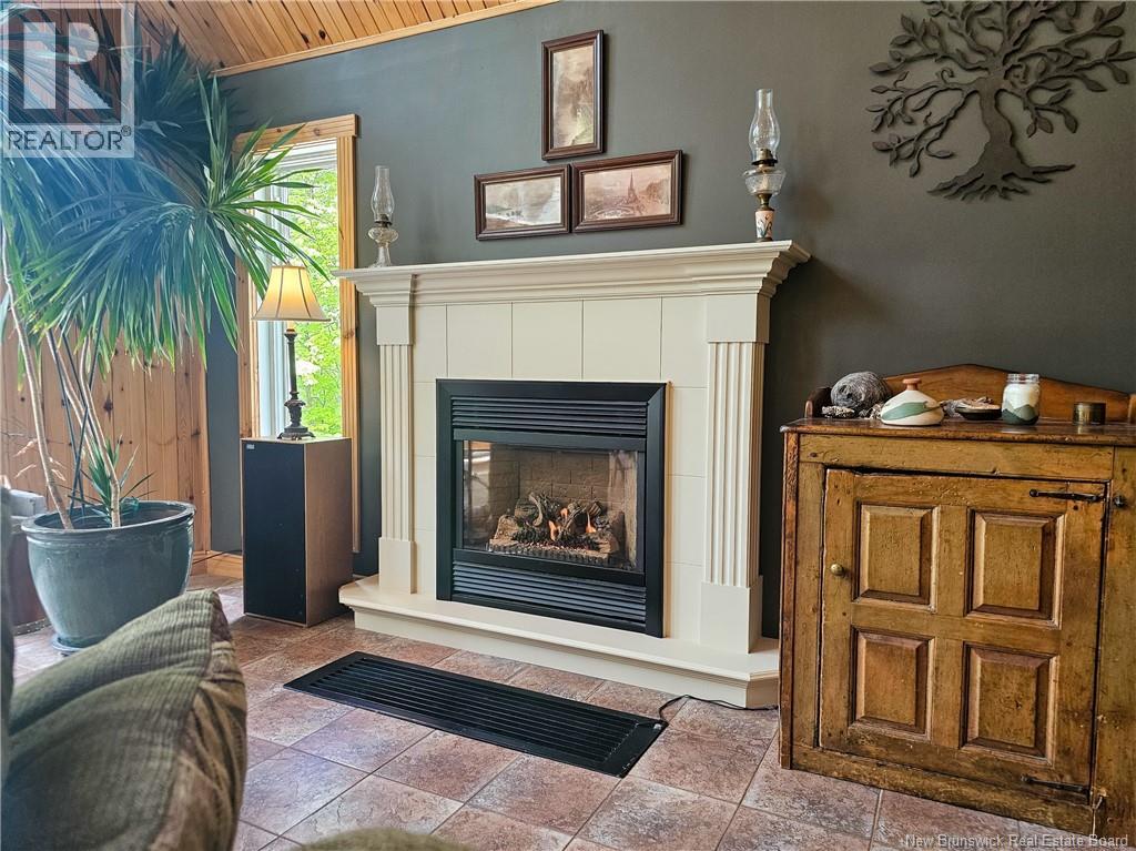 899 2e Sault Road - 12